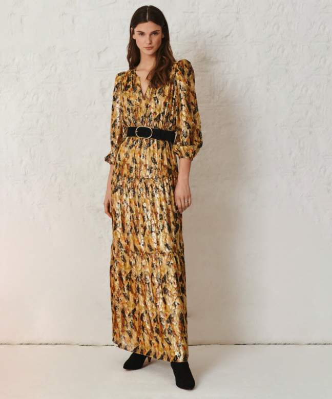 Robe Ba&sh, modèle Gullian. Cette belle robe est dotée d'un décolleté en V. 2