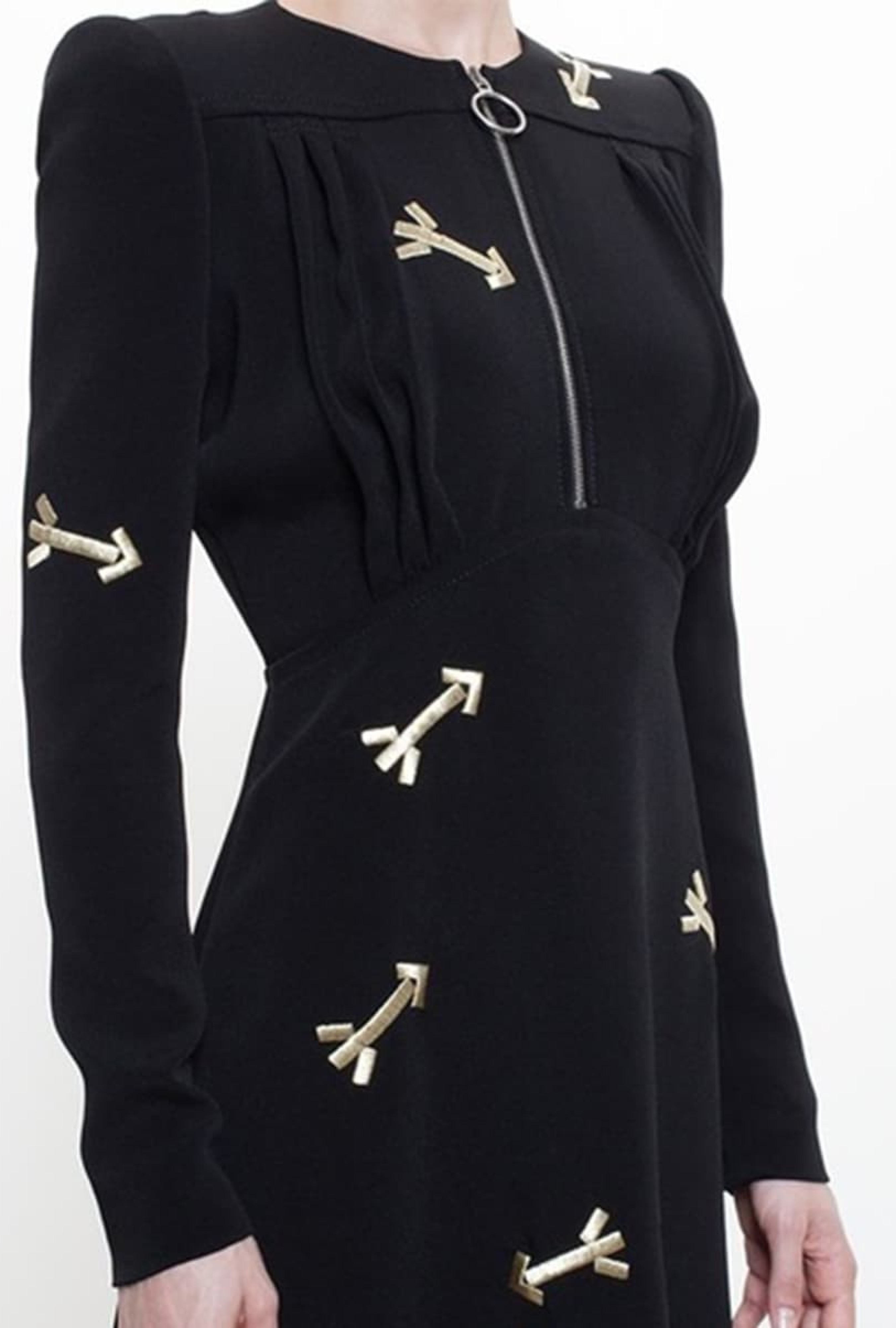 Robe Carven Arrows