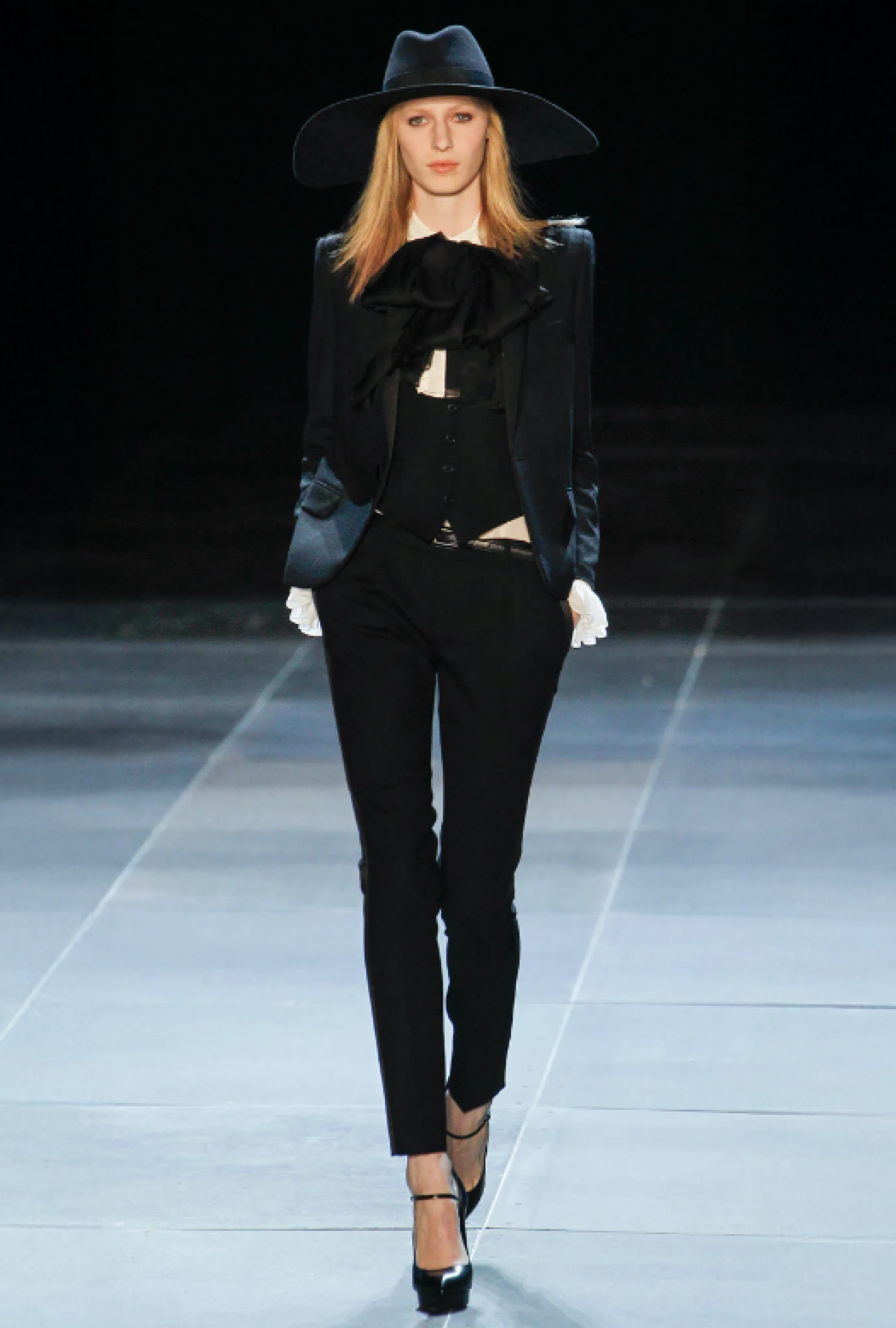Veste Yves Saint Laurent Smoking Bleu Nuit Ss2013 Par Hedi Slimane
