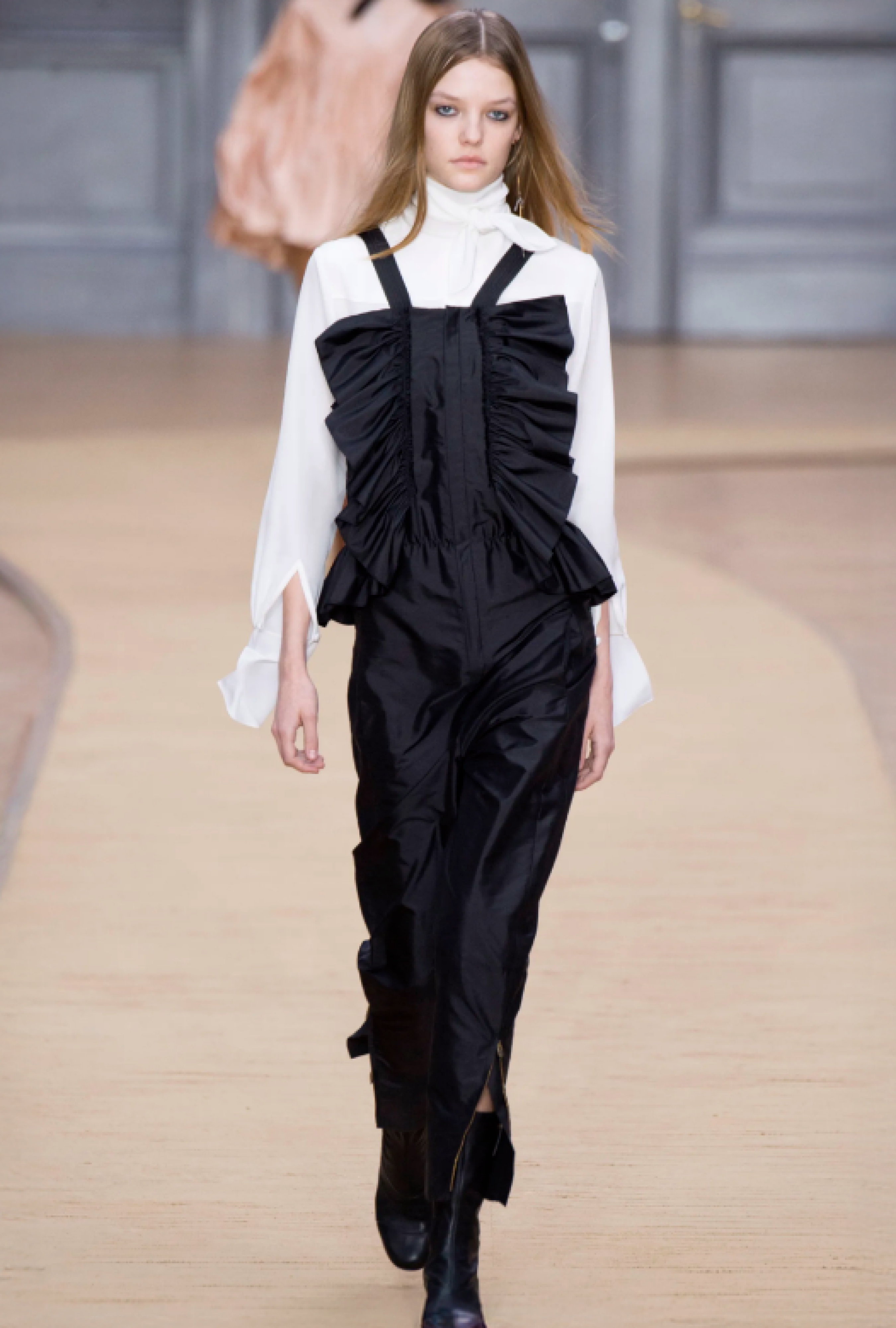 Chemise Chloe Crêpe Ivoire À Nœud Col  Fall 2016