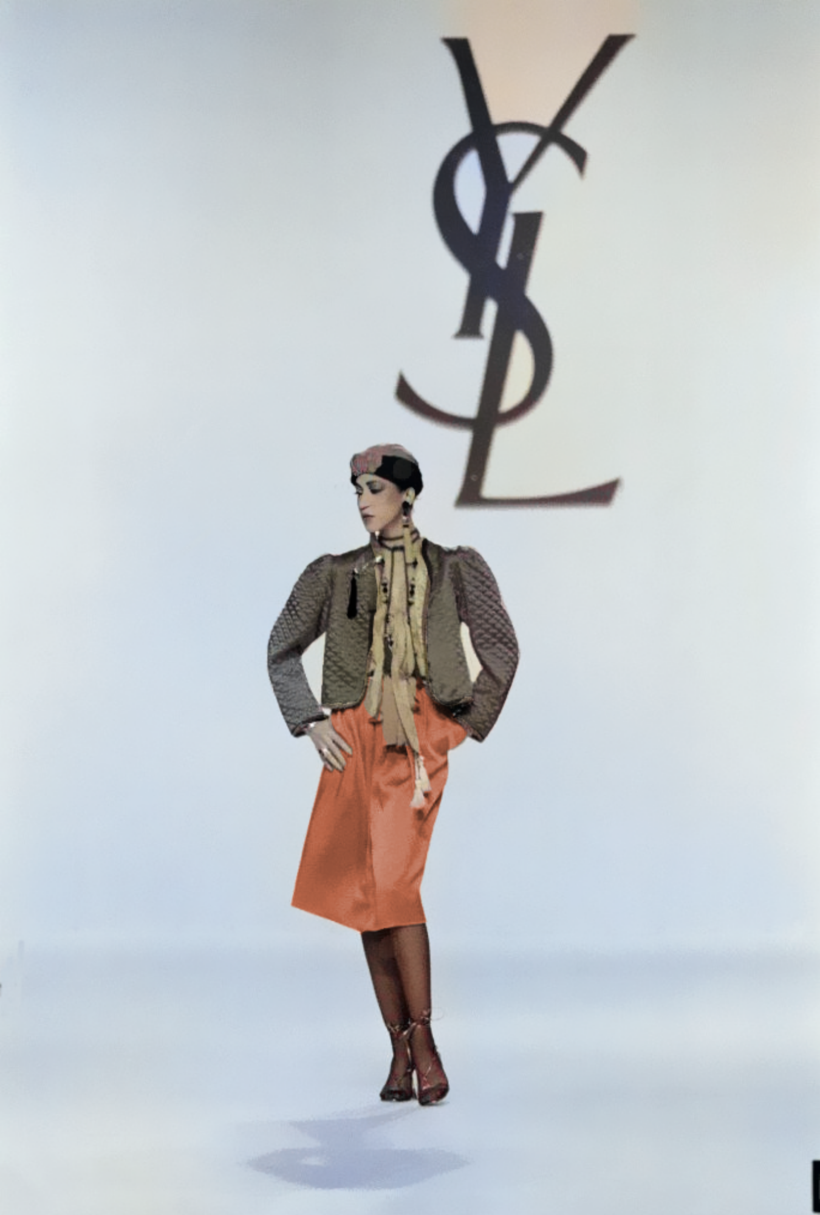 Veste Yves Saint Laurent Matelassée En Velours Noir Collection 1977