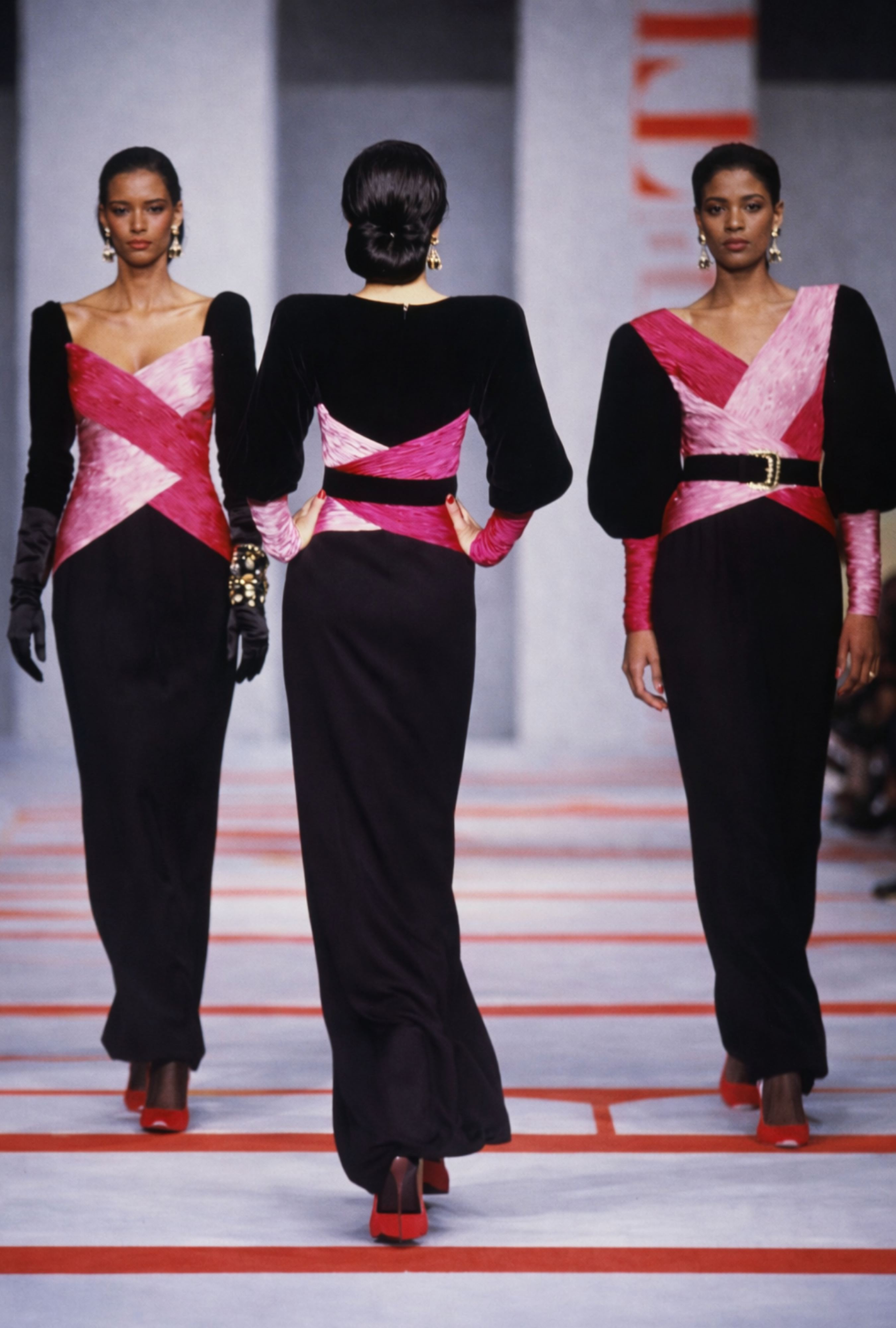 Robe Valentino Drapé Graphique Bicolore FW1986