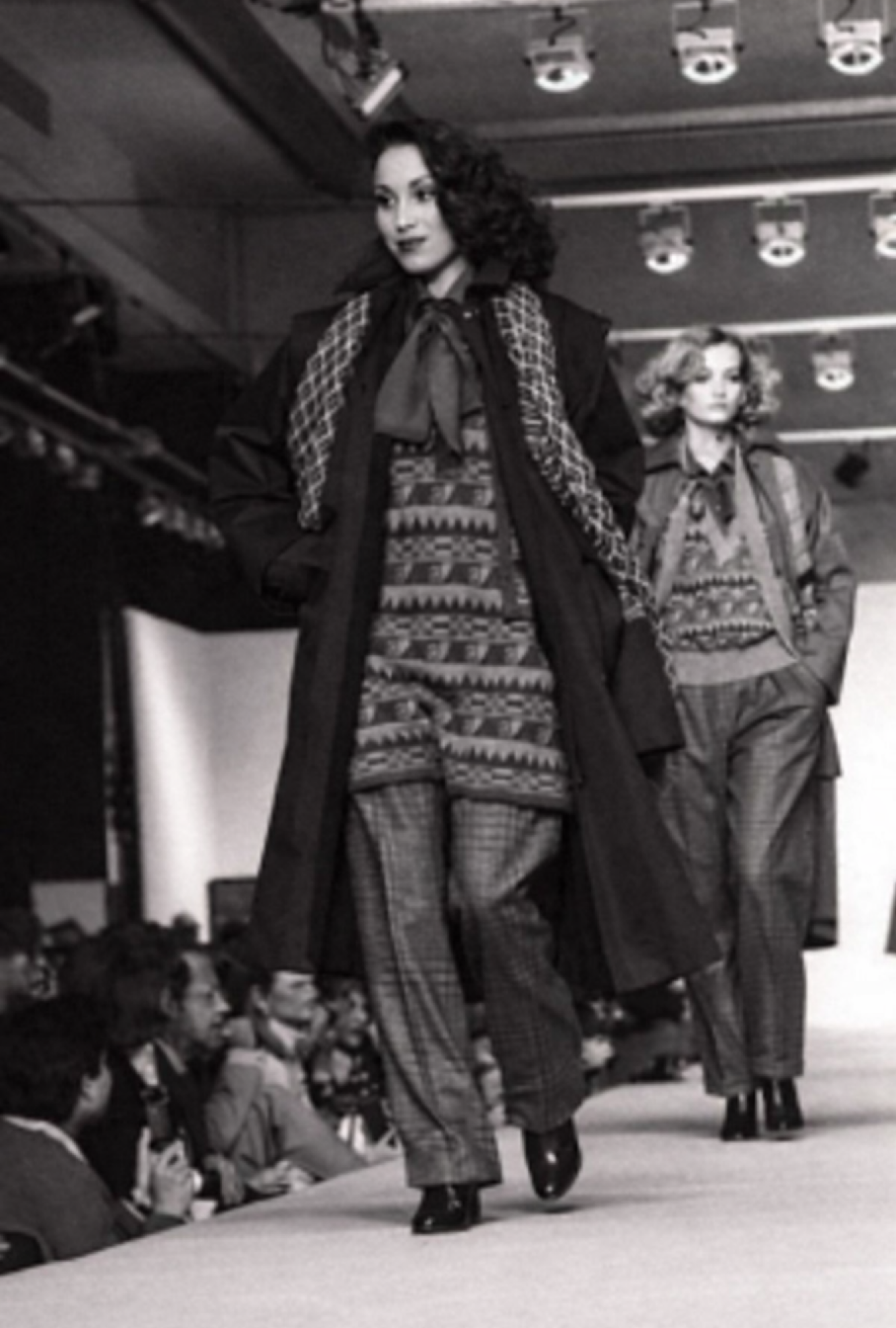 Manteau Yves Saint Laurent Cape Drapé Bleu Nuit Rive Gauche FW1975-76