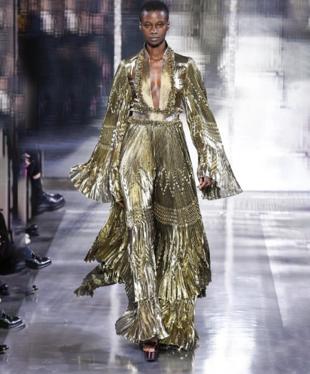 Robe Flying Gold