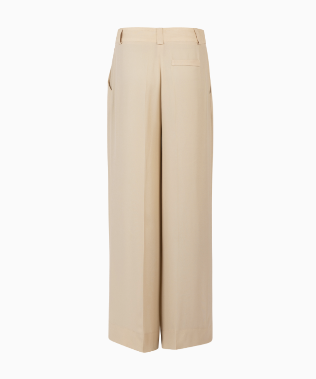 Location Pantalon Antonio Marras, modèle Crêpe ivoire 2