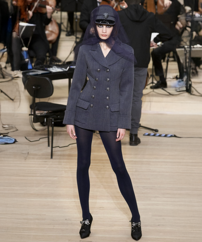 Location et Achat Veste Chanel, modèle Tailleur Officier Métiers d’Art 2018 1