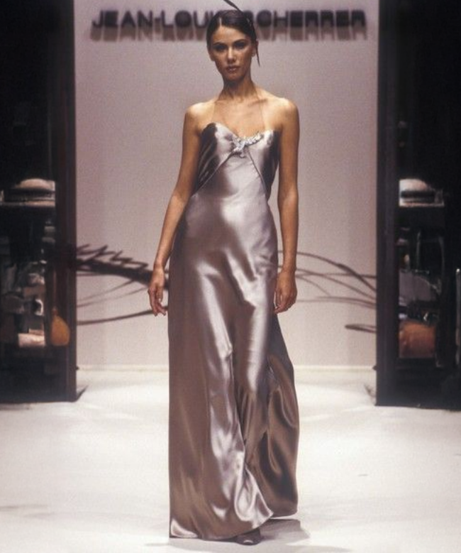 Location Robe de soirée Jean Louis Scherrer, modèle Paris Satin Circa 1995 3
