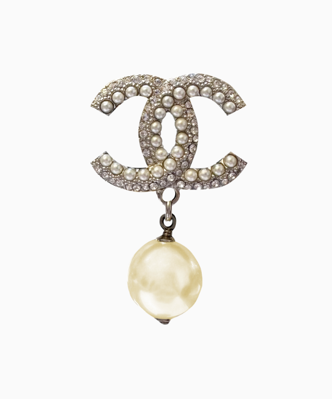 Location Broche Chanel, modèle Perle CC.