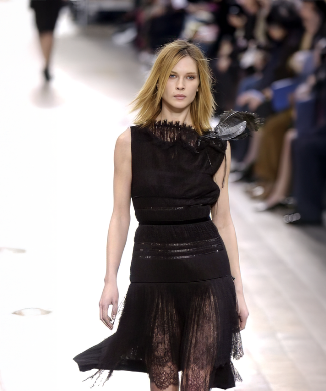 Location et Achat Robe Lanvin, modèle Dentelle Noire Plissée FW2003 1