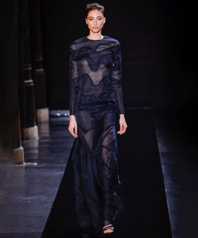 Location Robe de soirée Azzaro, modèle Blue Sheer SS2015. 2