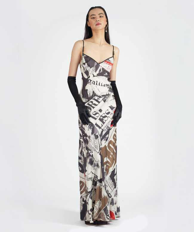Location Robe John Galliano, modèle Newspaper Print Slip. 2