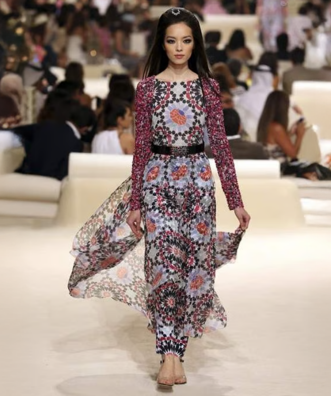 Location et Achat Robe Chanel, modèle Mousseline Imprimée Resort 2015 1