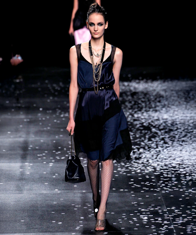 Location robe Nina Ricci, modèle Nuit Parisienne