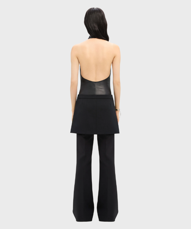 Location pantalon Courrèges, modèle Heritage Stretch Wool BlackAvec sa coupe fuselée légèrement évasée et sa laine stretch d’un noir profond, ce pantalon allie confort, précision et allure 4
