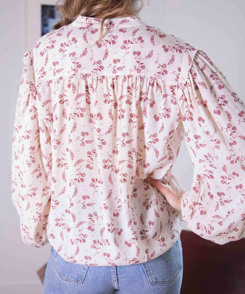Location Blouse Frame 4