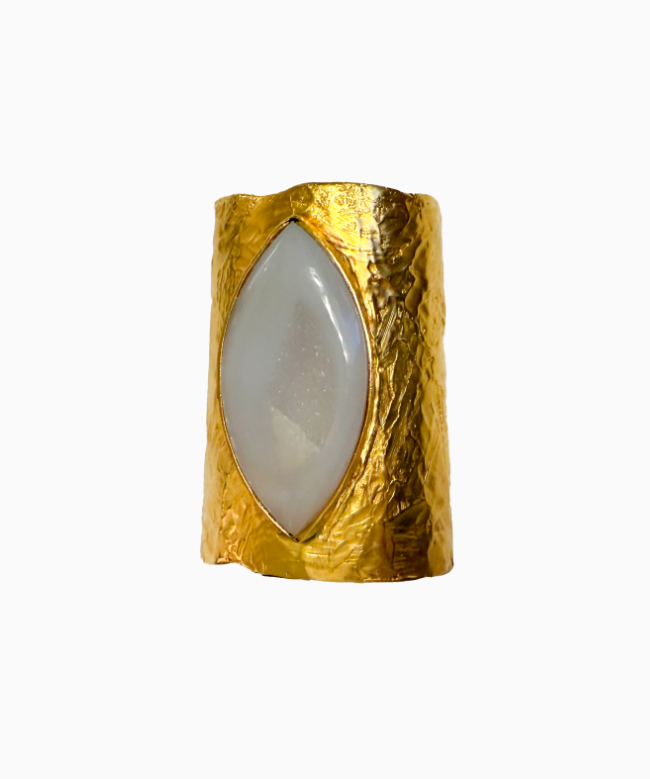 Location et Achat Manchette Julia Munoz, modèle Gold Plated Bronze With Moonstone