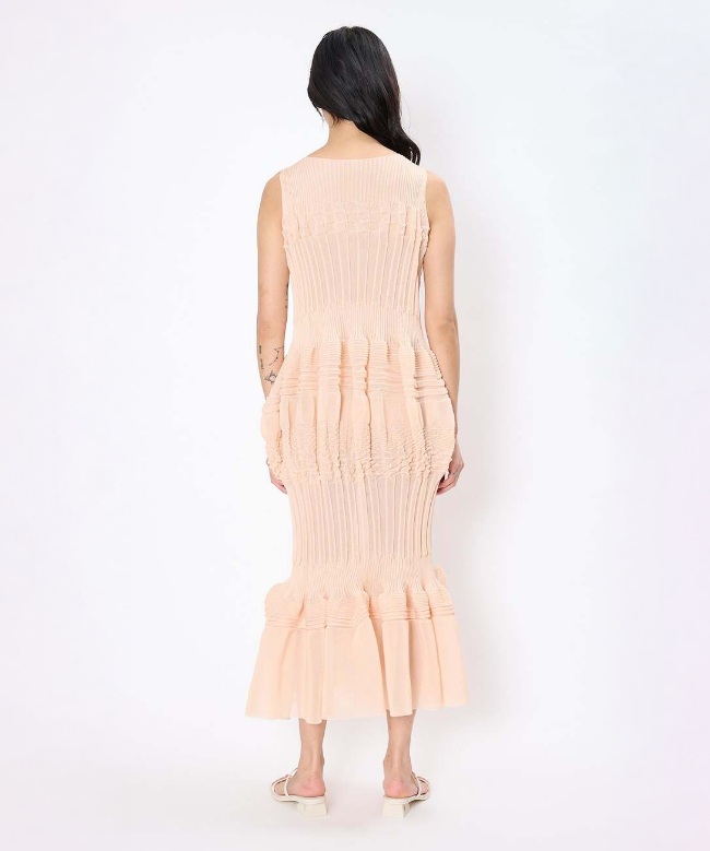 Location Robe Issey Miyake, modèle Fluid Skin 4