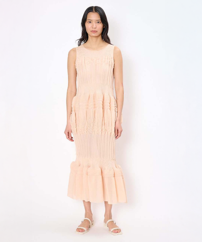 Location Robe Issey Miyake, modèle Fluid Skin 3