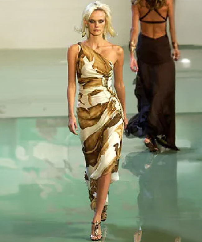 Location Robe Valentino, modèle Fluid Rouge, 2