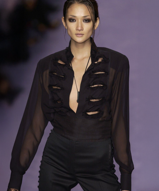 Location et Achat pantalon Yves Saint Laurent Rive Gauche, modèle Bouton D’ébène Spring 2003 by Tom Ford 5