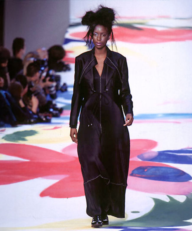 Location Ensemble Issey Miyake, modèle Linear Echo SS1996 1
