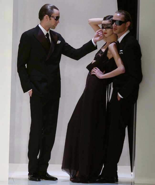 Location Robe de soirée Valentino, modèle Black Lace 8