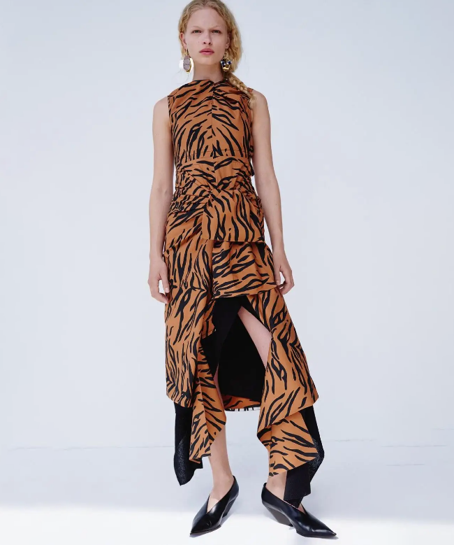Location robe Celine, modèle Instinct Noir 1