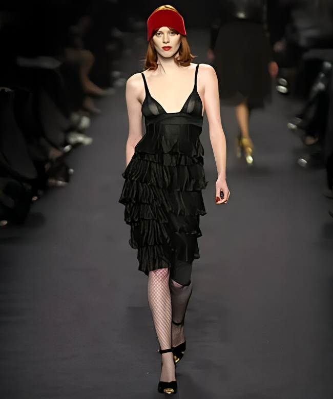 Location Robe Saint Laurent, modèle Black Gather. 1