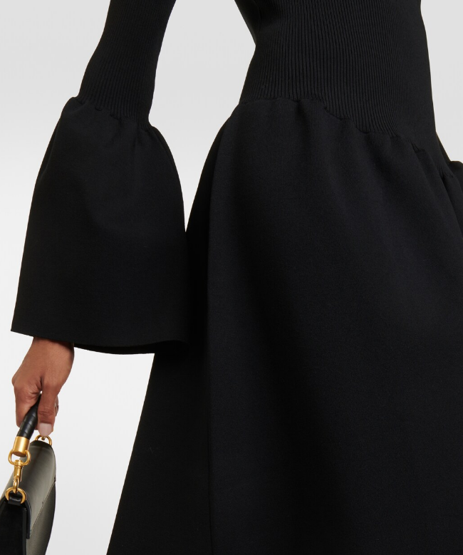 Location robe Chloé, modèle Black Bell Sleeves 5