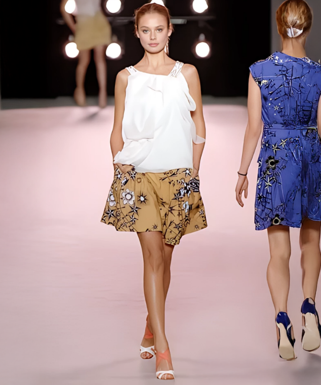 Location Top Nina Ricci, modèle Nuage de Soie 1