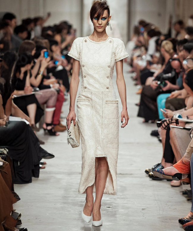 Location Robe Chanel Camélia Pearl 1