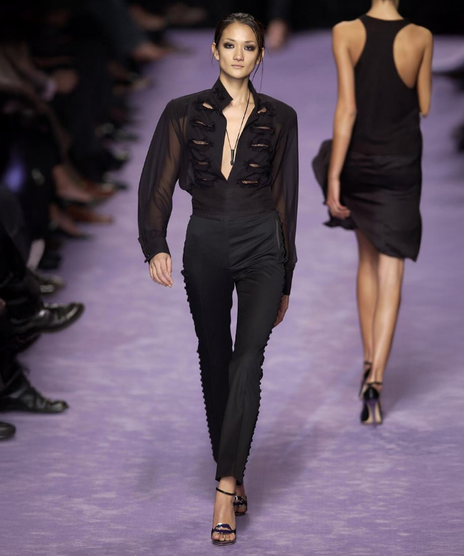 Location et Achat pantalon Yves Saint Laurent Rive Gauche, modèle Bouton D’ébène Spring 2003 by Tom Ford 1