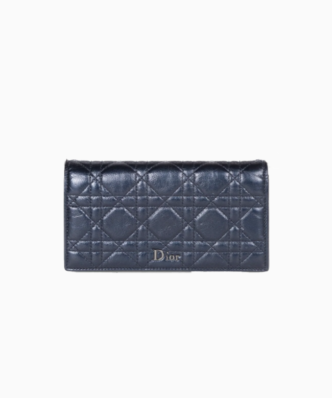 Location Sac Dior, modèle Lady Dior Marine.