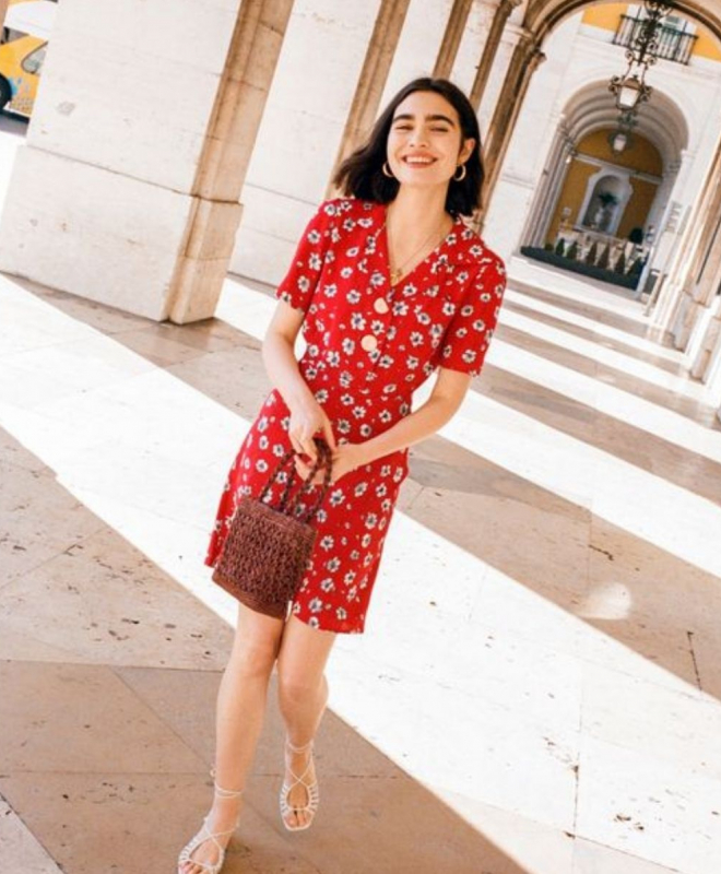 Location Robe Rouje Une Robe Un Soir Location De Robes Vetements Et Accessoires De Luxe